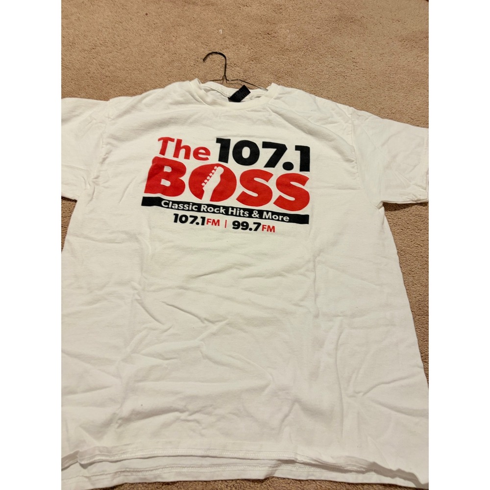Gildan The 107.1 BOSS Classic Rock Radio Station Graphic T-Shirt White Large